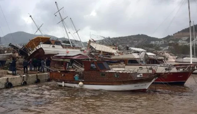 Kaş ve Kumluca arasında fırtına uyarısı