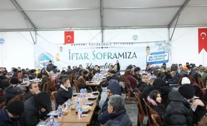 Kayseri Büyükşehir Belediyesi'nin Ramazan ayında 30 bin kişiye iftar sofrası kurduğu görsel