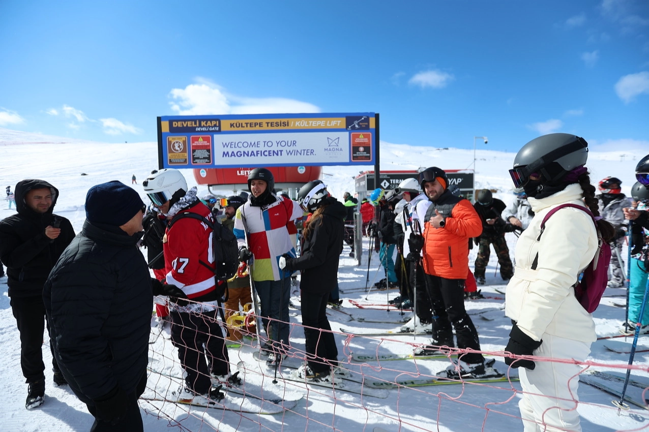 Erciyes Kayak Merkezi Ziyaretçi Rekoruna Koşuyor: Başkan Büyükkılıç’tan Sezon Sonu Daveti