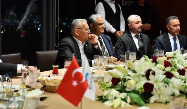 Kayseri iş dünyası temsilcileri ve Başkan Memduh Büyükkılıç iftar yemeğinde bir arada