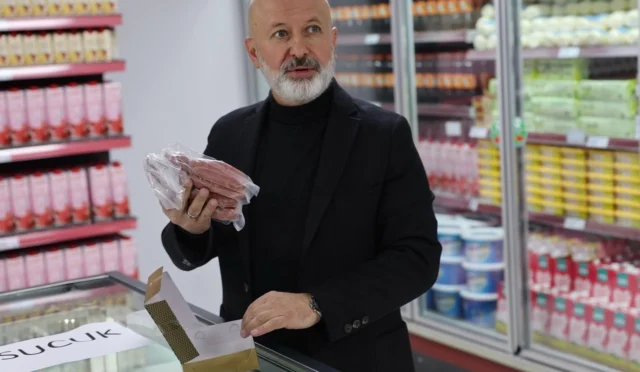 Kocasinan Belediyesi Dost Eli Projesi kapsamında ihtiyaç sahiplerine yardımda bulunuyor