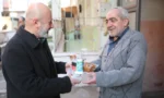 Kocasinan Belediyesi'nin Gönül Kazanı projesi kapsamında yaşlı ve engelli vatandaşlara sıcak yemek dağıtımı