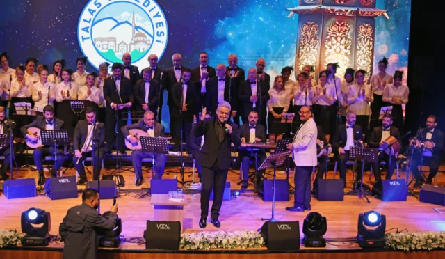Talas'ta düzenlenen Ramazan etkinliğinde TRT sanatçısı Alp Arslan konser veriyor.