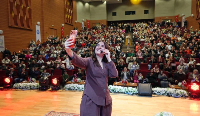 Eğitimci yazar Dilek Cesur, Talas Belediyesi'nin Ramazan etkinlikleri kapsamında dinleyicilere sesleniyor.