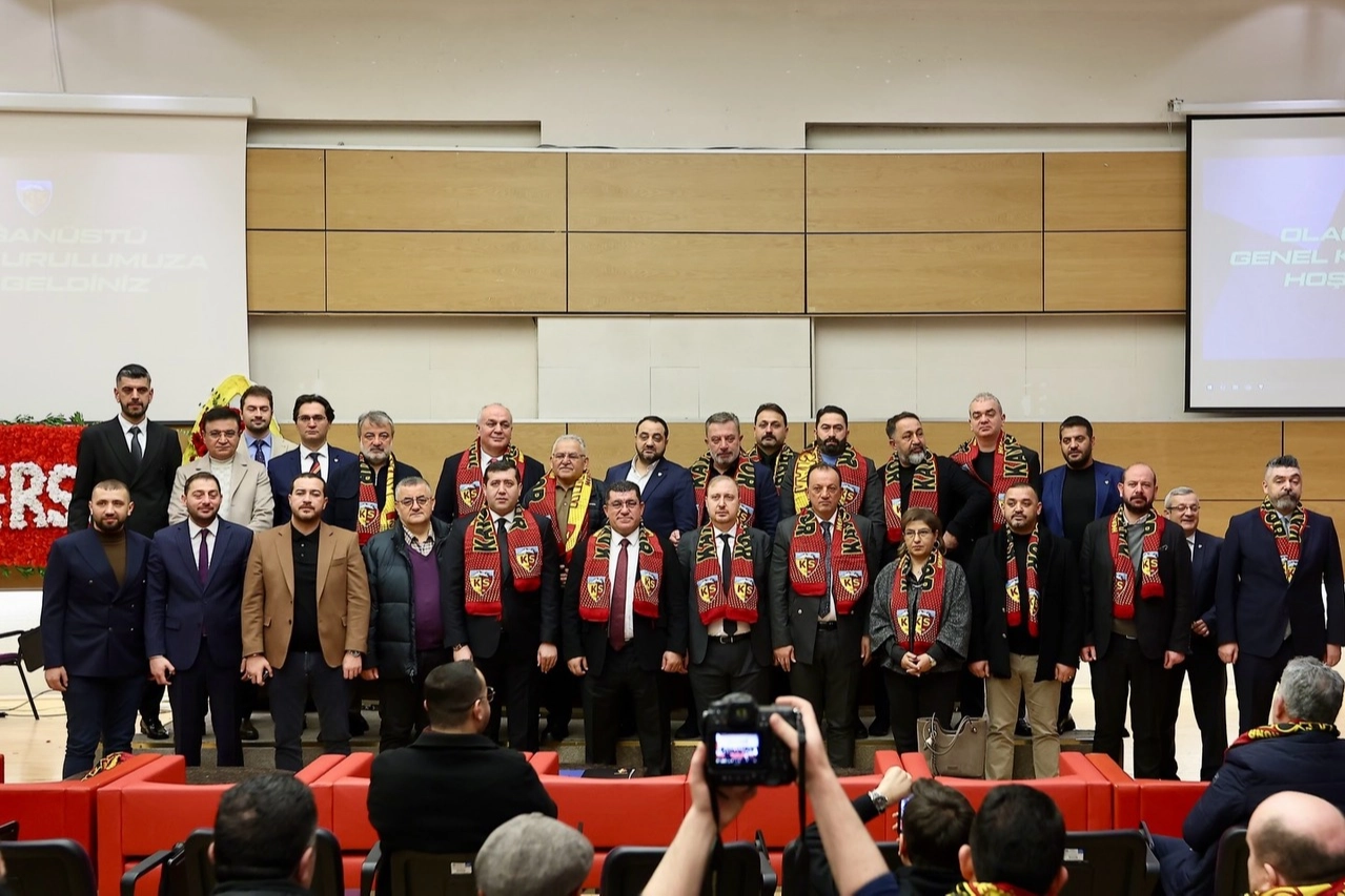 Kayserispor’a Tam Destek: Büyükşehir Belediye Başkanı’ndan Güven Tazeleyen Başkan Açıkalın’a Övgü