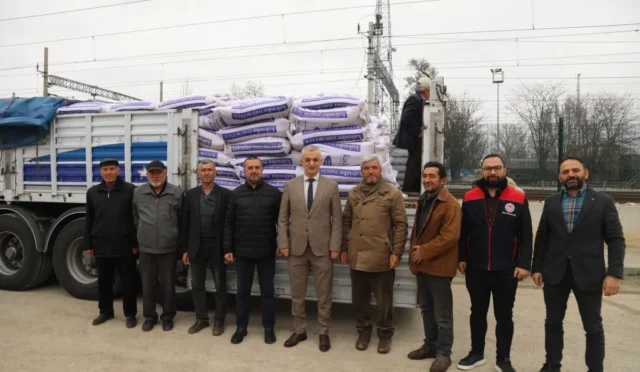 Kırıkkale'de çiftçilere ayçiçeği, çeltik, nohut ve kuru fasulye tohumu dağıtımı yapılıyor.