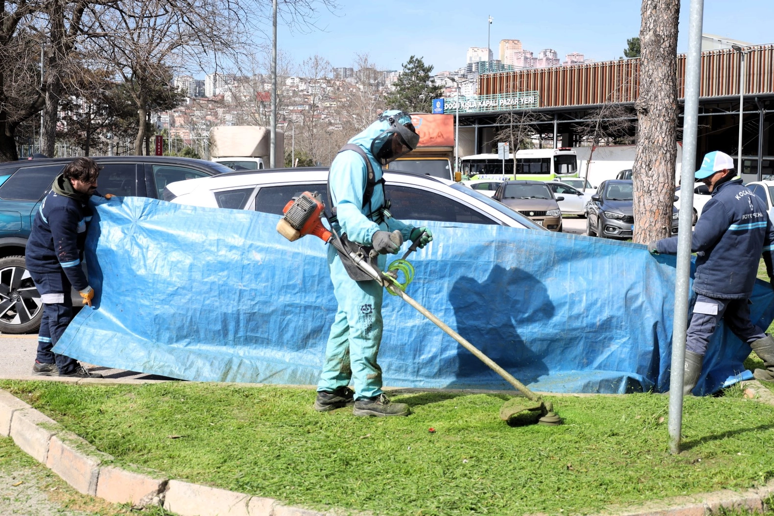 Kocaeli’de Yeşil Alanlar Yeniden Hayat Buluyor: Park Bahçe Bakımında Hassas Çalışmalar