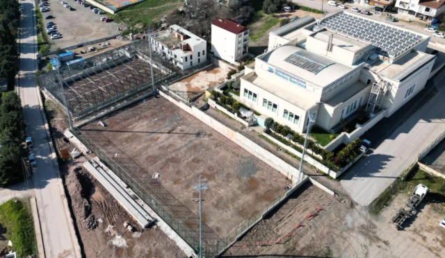 Kocaeli'de yapımı devam eden Çamlıtepe Spor Kompleksi'nin inşaatından bir görüntü