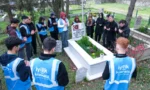 Kocaeli'de Akademi Lise öğrencileri şehit kabrini ziyaret ediyor