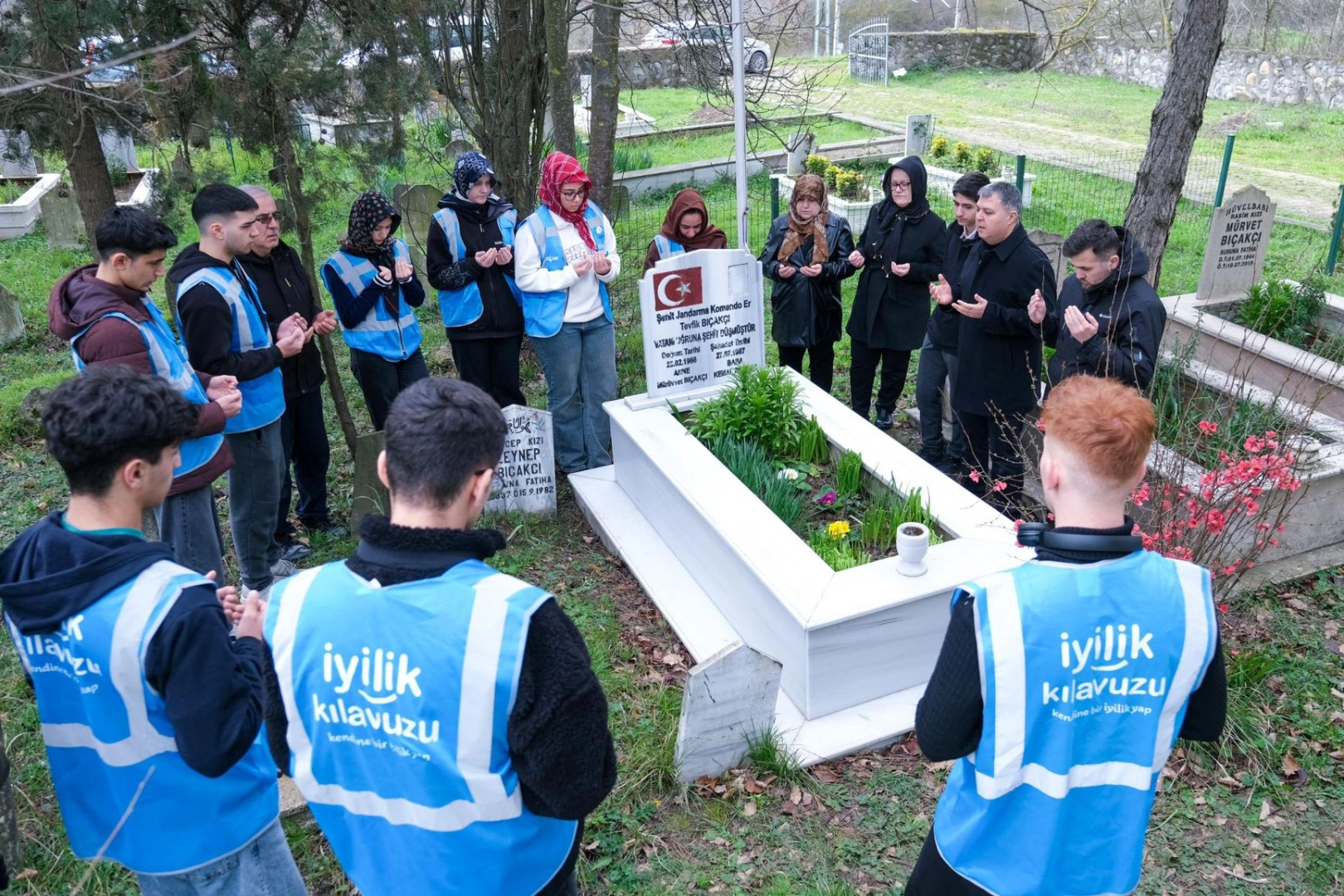 Kocaeli’de Akademi Lise Öğrencileri Şehit Tevfik Bıçakçı’yı Anarak ‘Baş Tacı’ Oldu