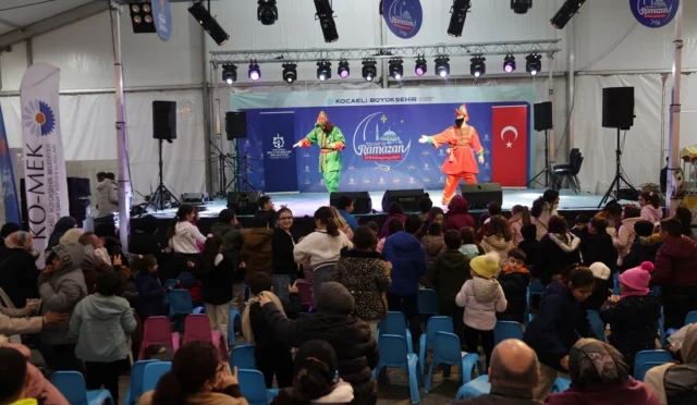 Kocaeli'nin Gebze ilçesinde Ramazan ayına özel düzenlenen çocuk etkinliklerinden bir sahne