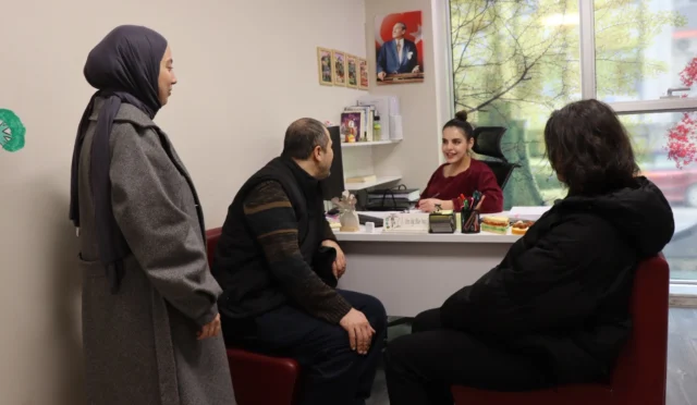 İzmit Belediyesi Uzman Diyetisyeni Dilan Avcı, kadın sağlığında beslenmenin önemini anlatıyor.