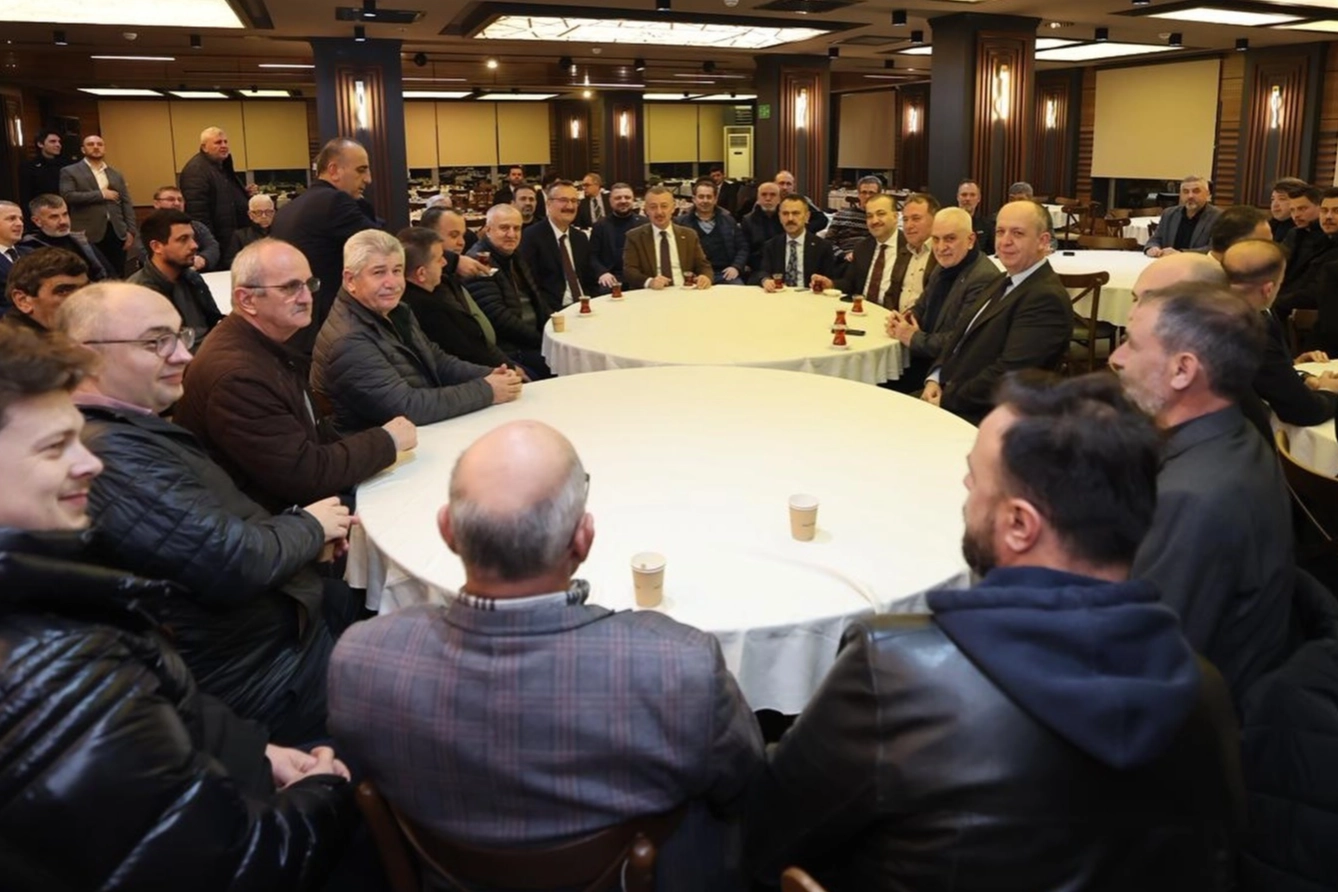 Kocaeli Ziraatçılarından Başkan Büyükakın’a Sıcak İlgi: Çay Sohbetiyle Üreticilere Destek Vurgusu