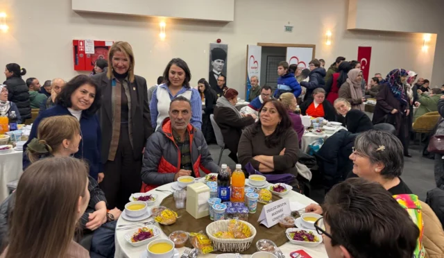 kocaeli-izmit-te-ozel-bireyler-ve-aileleri-iftar-sofrasinda-bulustu-1772363687-389_large