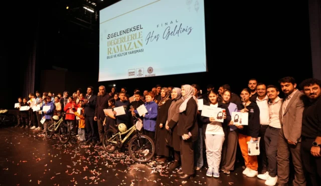 Konya'da düzenlenen geleneksel Ramazan bilgi ve kültür yarışması finalinden bir görüntü