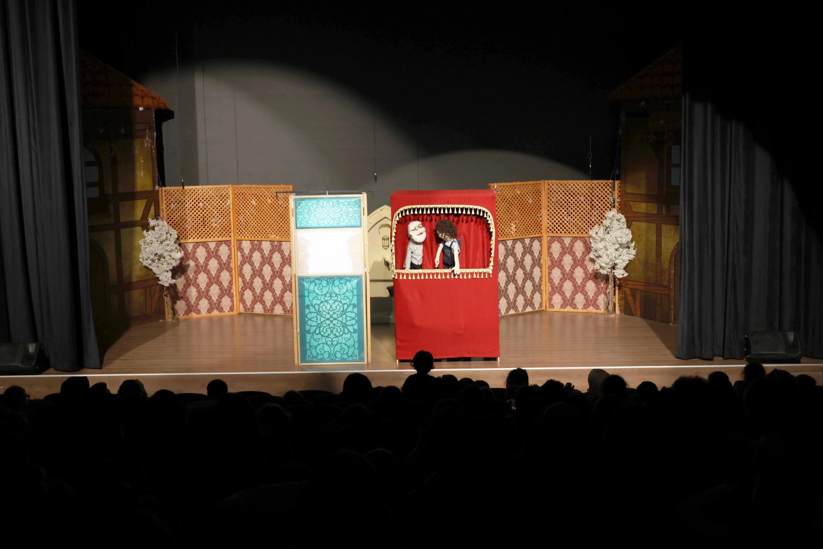 Karatay’da Ramazan Coşkusu: Gölge Oyunu ve Tiyatro Gösterileri Minikleri Büyülüyor