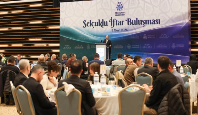 Konya Selçuklu'da düzenlenen iftar buluşmasında protokol üyeleri ve muhtarlar bir araya geldi.