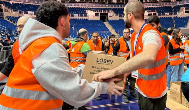 LÖSEV tarafından Ramazan ayında lösemi ve kanser hastalarına dağıtılan gıda paketleri