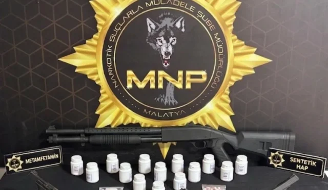 Malatya'da uyuşturucu ve silah operasyonu sonucunda ele geçirilen malzemeler ve yakalanan şüpheliler
