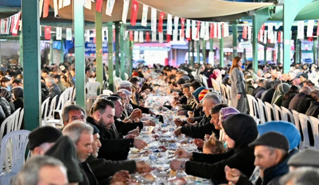 manisa-demirci-de-iftar-sofrasi-birlik-ve-bereketi-bulusturdu-1772615833-831_large