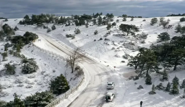 Isparta'da Mart ayının son günlerinde yüksek kesimlerde etkili olan kar yağışı
