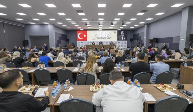 Mersin'de kültür ve sanat faaliyetlerine katılımı temsil eden görsel