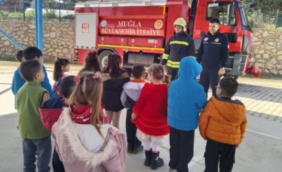 Muğla itfaiyesi, anaokulu öğrencilerine yangın güvenliği eğitimi veriyor