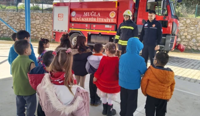 Muğla itfaiyesi, anaokulu öğrencilerine yangın güvenliği eğitimi veriyor