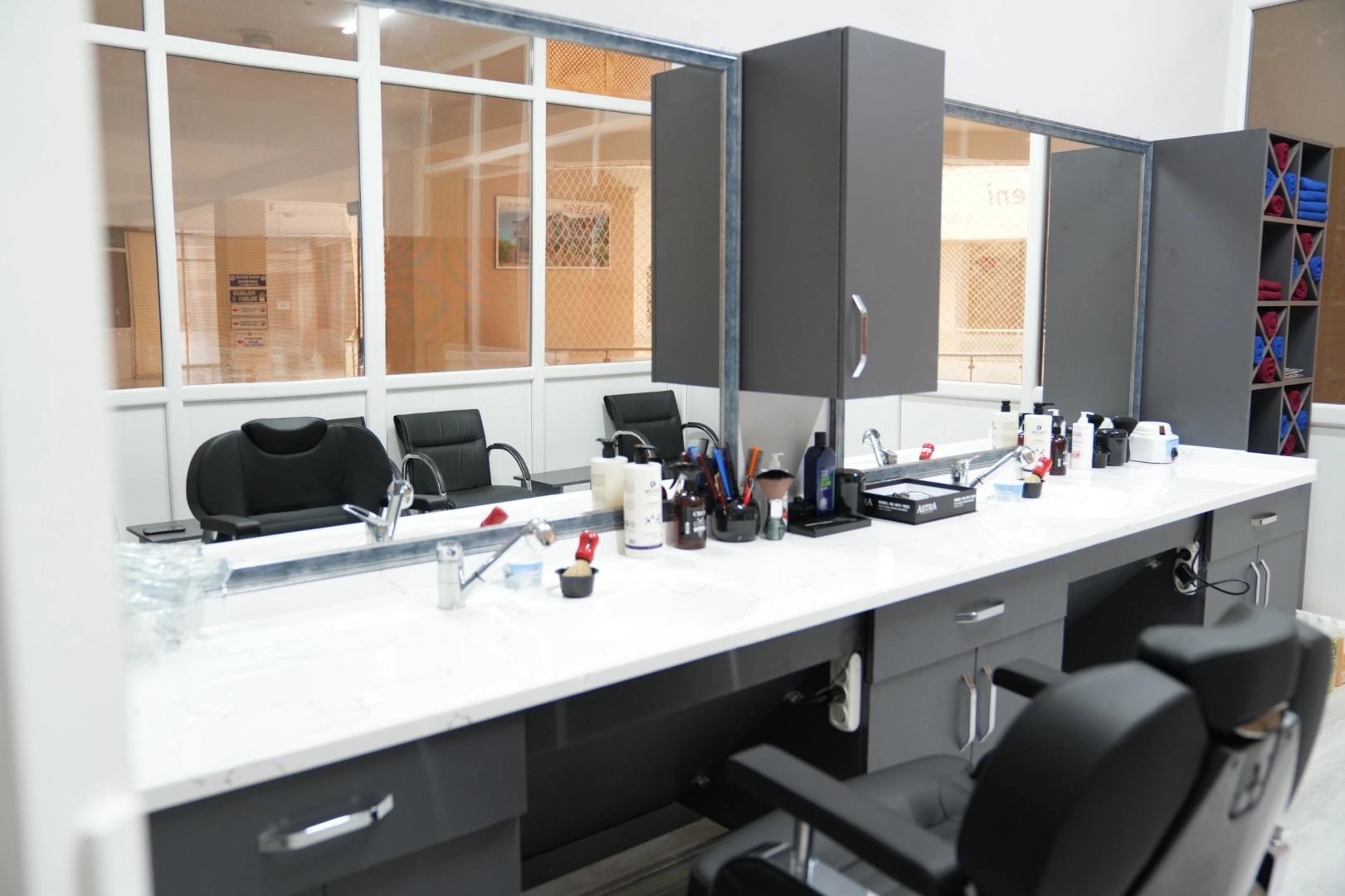 Dalaman’da Sosyal Belediyecilik: ‘Halk Berber’ Hizmete Açıldı, Yaşlılara Ücretsiz Traş İmkanı