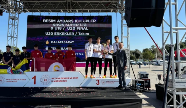 Nevşehir Belediyesi Spor Kulübü U20 Atletizm Takımı Türkiye Üçüncülük Kupası ile