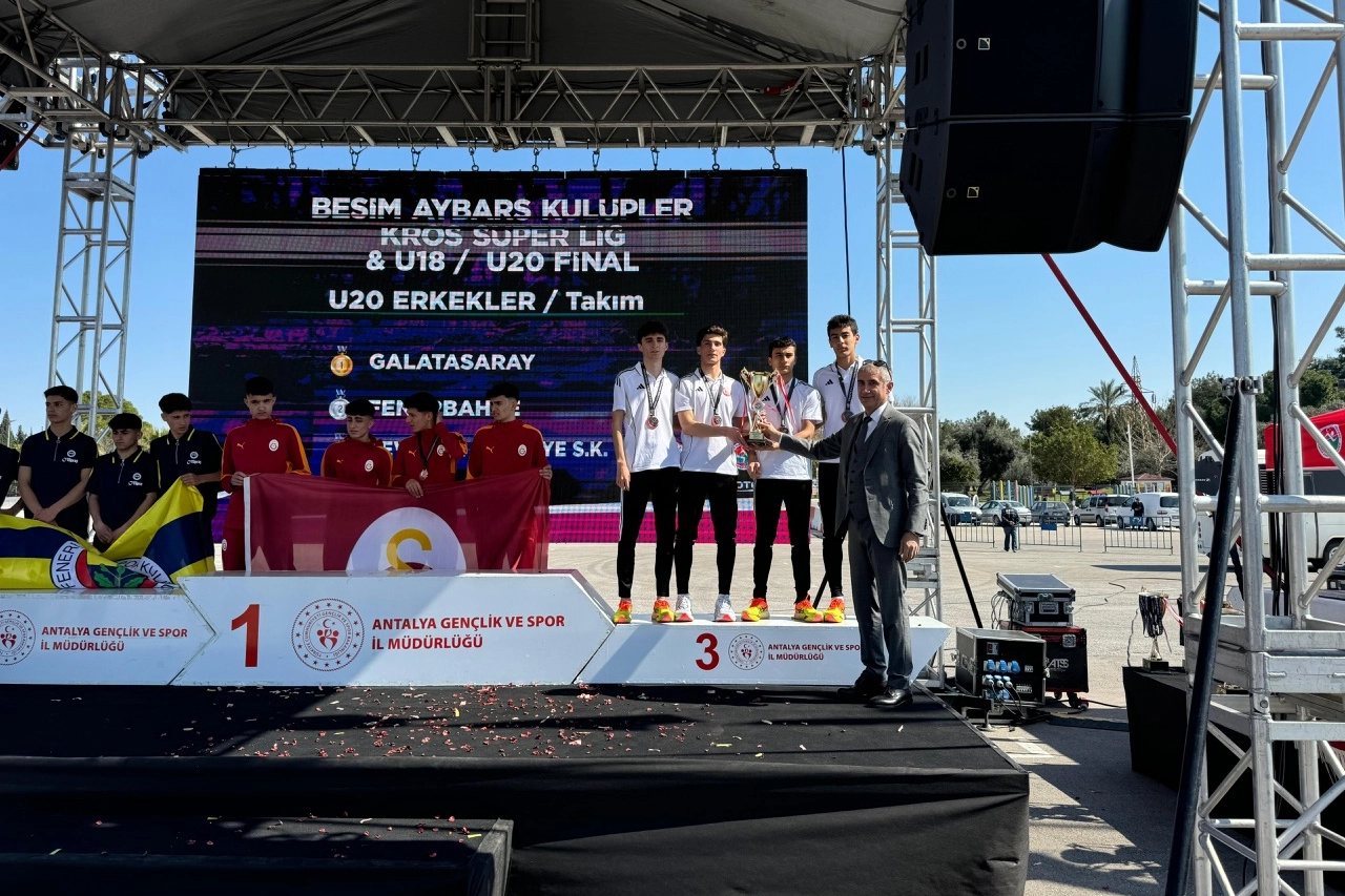 Nevşehir Belediyesi Spor Kulübü U20 Atletizmde Türkiye Üçüncüsü Oldu