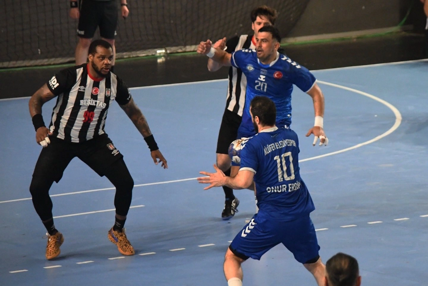 Nilüfer Belediyespor, Namağlup Lider Beşiktaş’ı Deplasmanda Devirdi: Puan Farkı 1’e İndi!