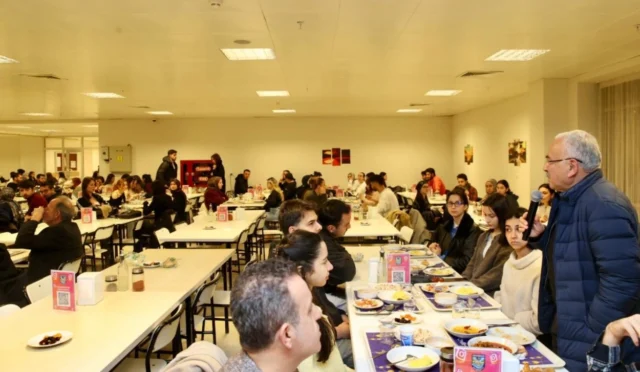 Ordu Büyükşehir Belediye Başkanı Dr. Mehmet Hilmi Güler, üniversite öğrencileriyle birlikte iftar yemeğinde