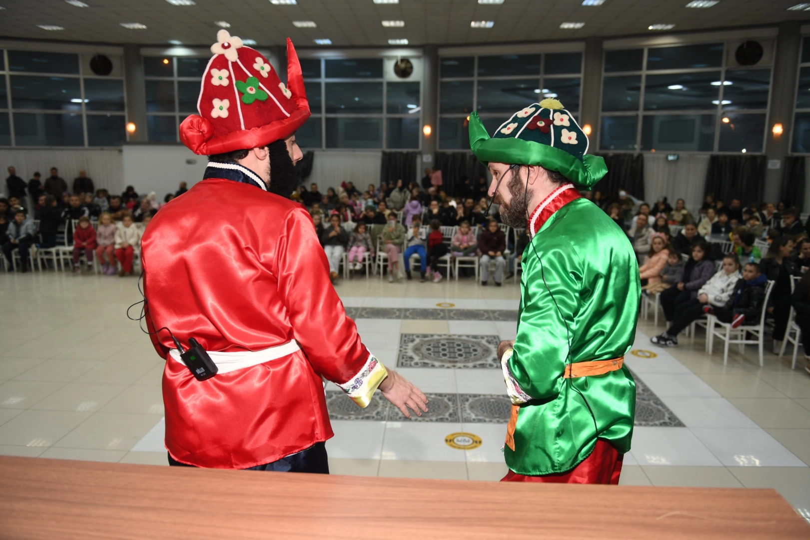 Osmangazi Belediyesi’nden Ovaakça’ya Ramazan Neşesi: Karagöz ve Sihirbaz Gösterileri Büyük İlgi Gördü