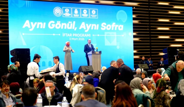 Konya'da özel gereksinimli bireyler ve aileleri iftar sofrasında bir arada