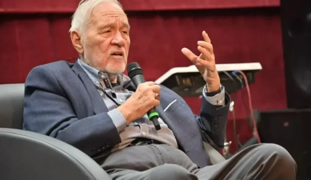 Prof. Dr. İlber Ortaylı yoğun bakımda tedavi görüyor