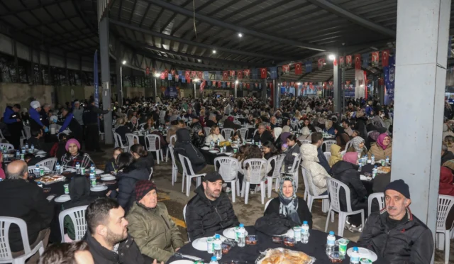 Bursa'da binlerce kişinin katıldığı Ramazan iftar programı