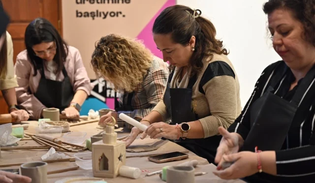 Bursa'da Ramazan seramik atölyesine katılan kadınların yaptığı eserler