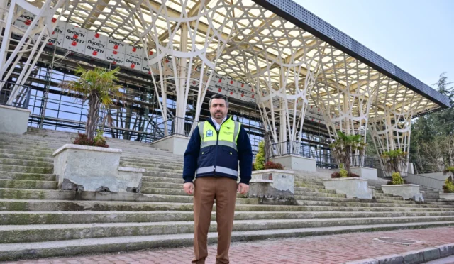 Bursa Yıldırım'da Piremir Gençlik ve Spor Merkezi inşaatından genel görünüm