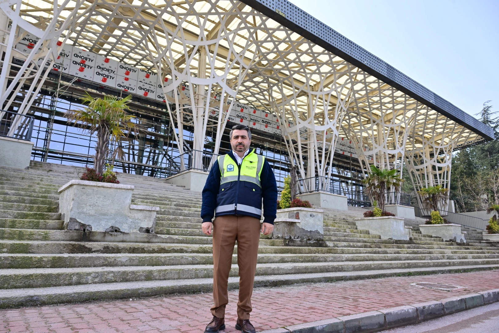 Bursa Yıldırım’da 5 Yıldızlı Gençlik ve Spor Merkezi Açılıyor: Piremir Pazar Yeri Dönüşüyor