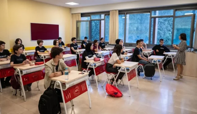 Tokat'ta meydana gelen 5.5 büyüklüğündeki deprem sonrası eğitim kurumlarında 1 gün ara verildiğini gösteren görsel.