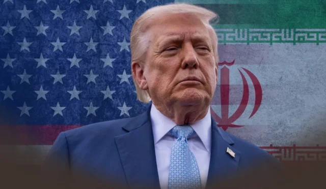 Donald Trump Beyaz Saray'da açıklama yaparken