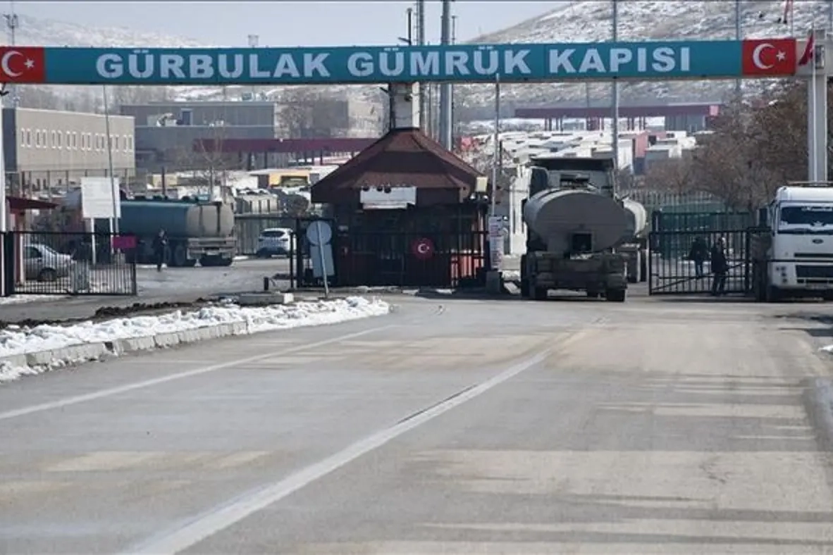 Türkiye-İran Sınır Kapılarında Son Durum: Ticari Geçişler Devam Ediyor, Yolcu Trafiği Durduruldu