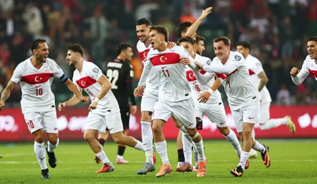 Türkiye ve Romanya milli futbol takımları arasındaki maç için biletlerin satışa çıktığını gösteren görsel
