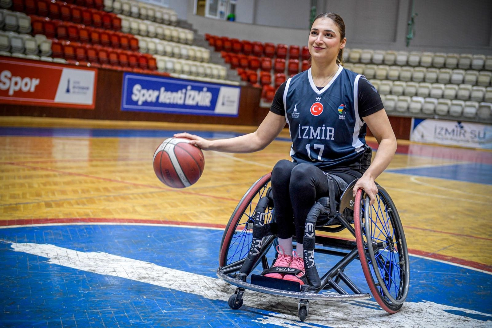 Medine Alper: Omurilik Kırılmasına Rağmen Tekerlekli Sandalye Basketbolu ile Yeniden Doğdu