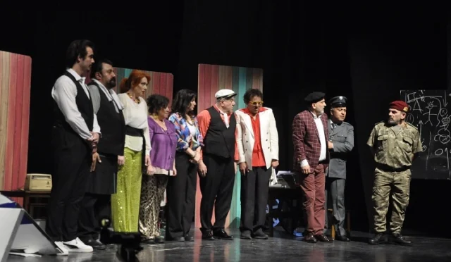 Türk Anneler Derneği tarafından düzenlenen Yeşilçam tiyatro oyunundan bir sahne