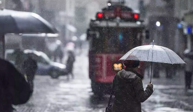 İstanbul'da etkili olan dolu yağışı