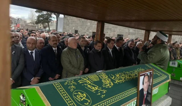 Erzurum basının duayeni Feridun Fazıl Özsoy'un vefat haberini veren görsel