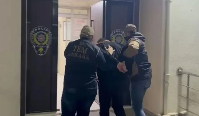 Ankara'da 10 yıldır firari olan darbeci Murat Kalaç'ın yakalanmasına dair haber görseli