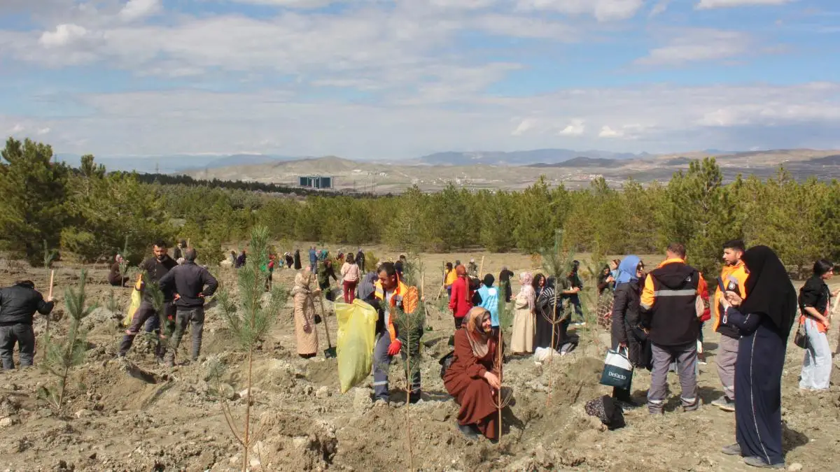 İnönü Üniversitesi’nde ‘Kadın Eli Değen Fidanlar’ Projesiyle Yeşil Kampüs Vurgusu